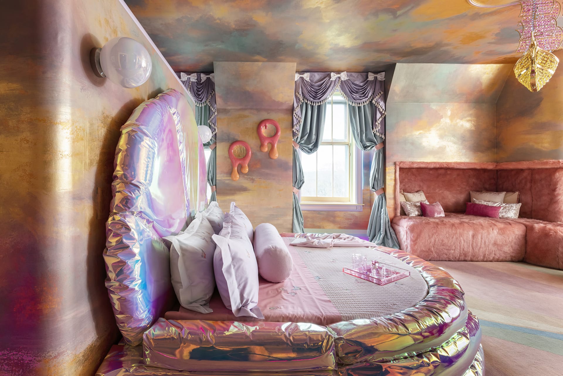 Barbiecore_Sasha_Bikoff_Design_Alive.pl5_