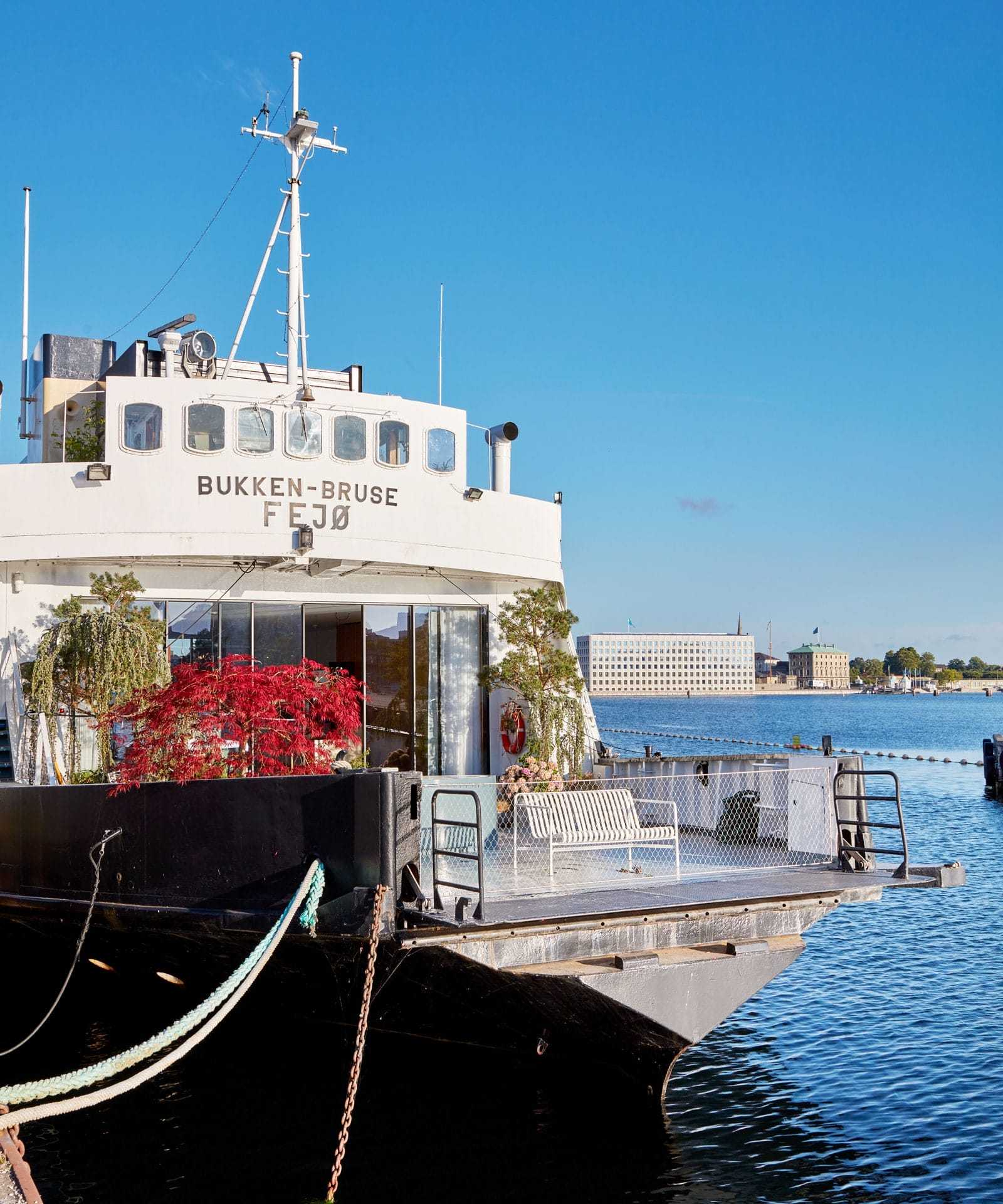 bjarke_ingels_houseboat_foto_pernille_loof_and_thomas_loof_designalive-8