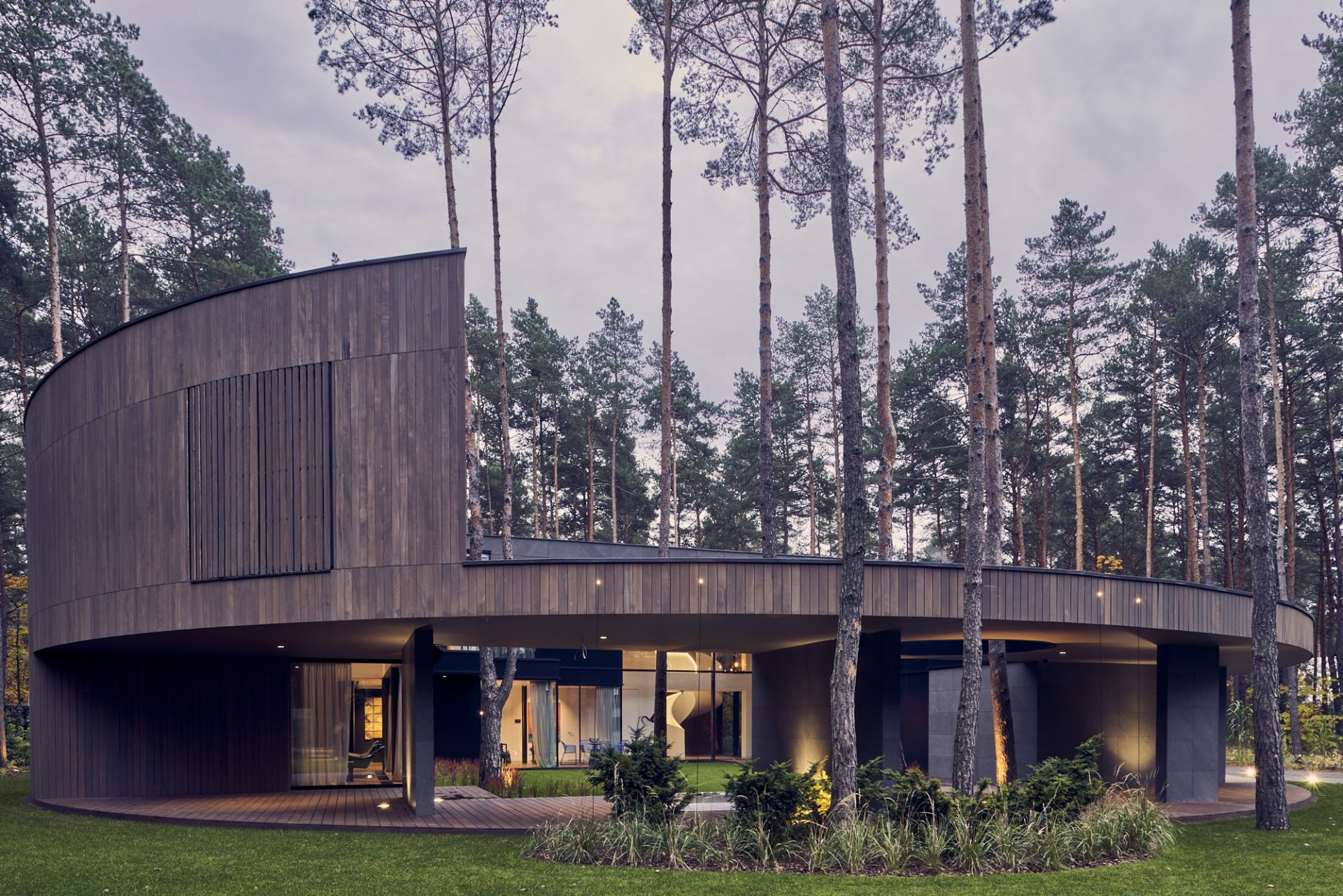 circle_wood_house_designalive-12