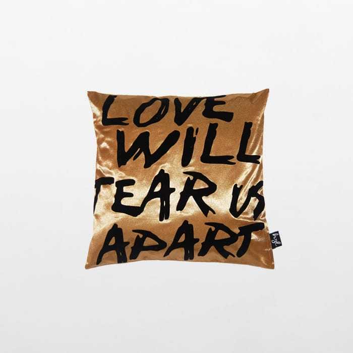 20120801_5064_calle-henzel-pillow-love-will-tear-us-apart-gold