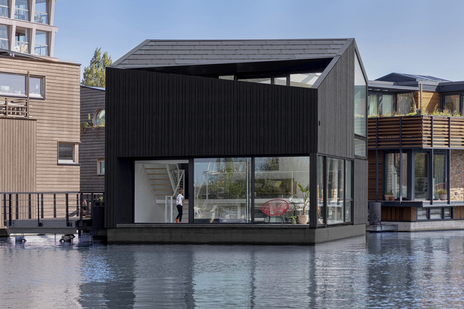 Floating_Home_i29_outside_designalive-5