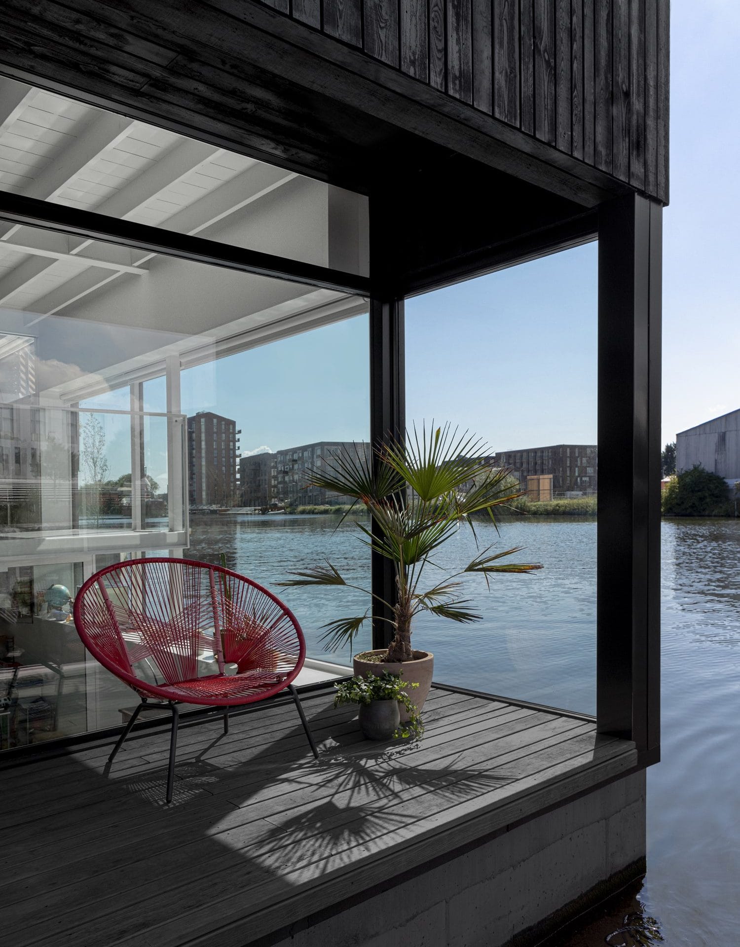 Floating_Home_i29_outside_designalive-9