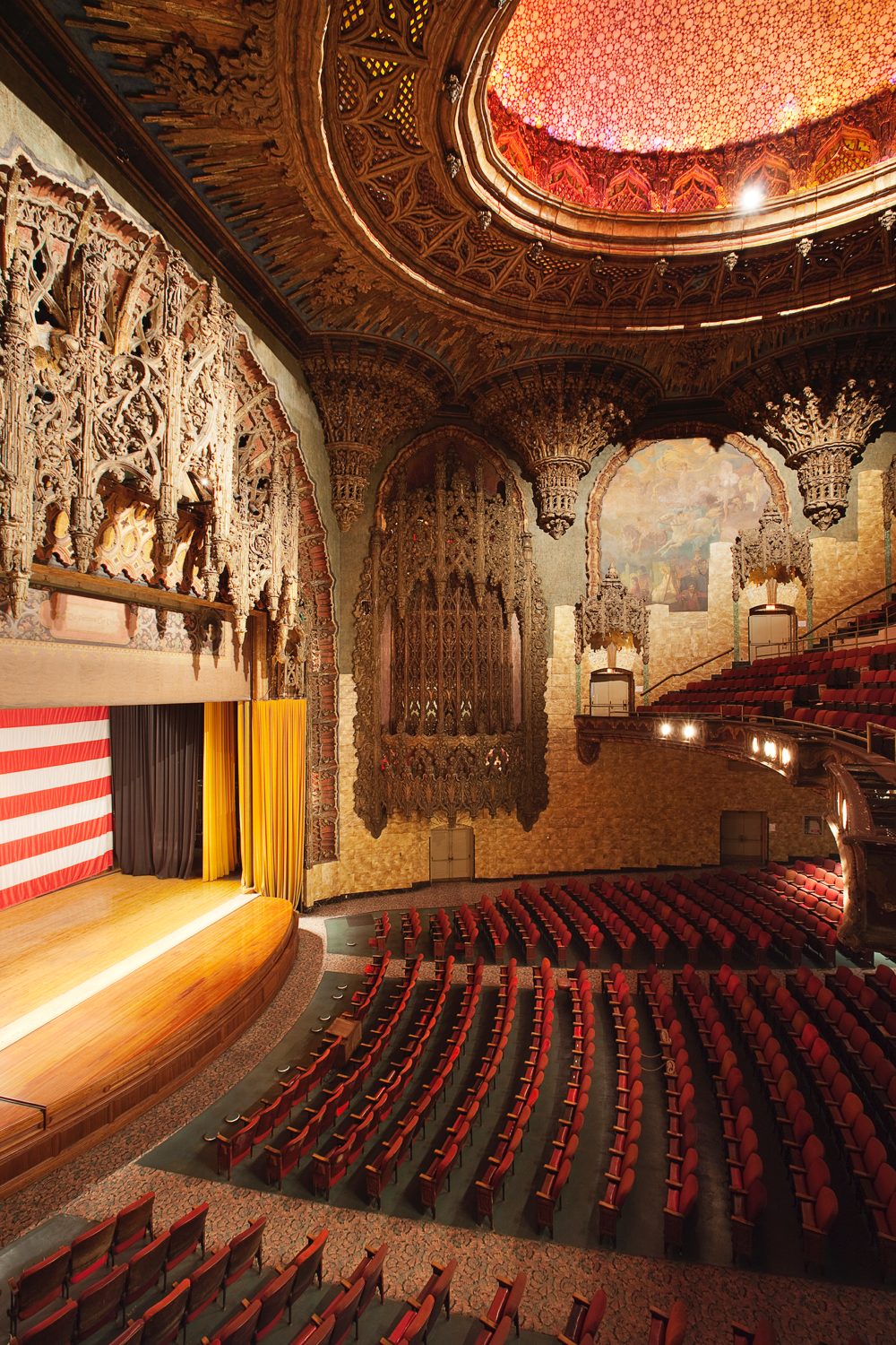 ace-dtla_theatrer-with-us-flag_spencer-lowell
