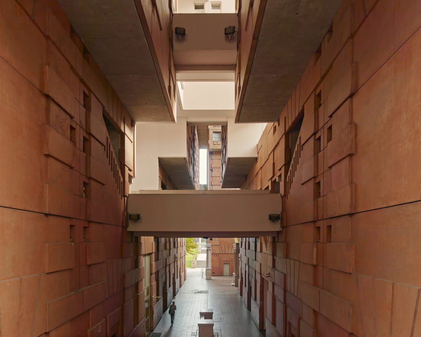 Les_Espaces_Abraxas_Ricardo_Bofill_designalive-16