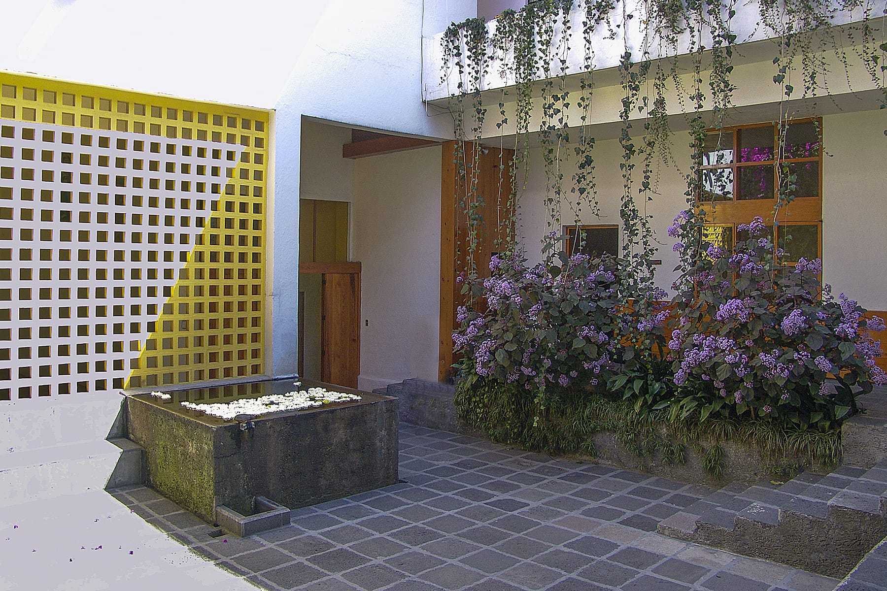 Luis-Barragan-House-designalive-20