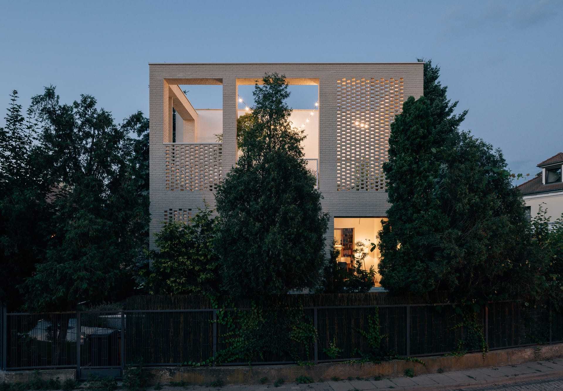House for W