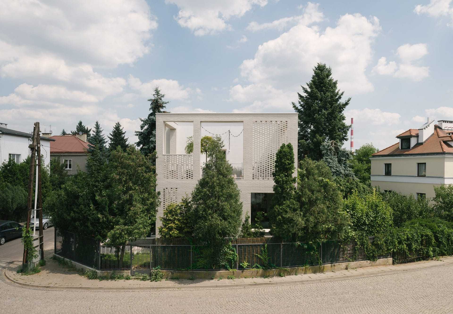 House for W