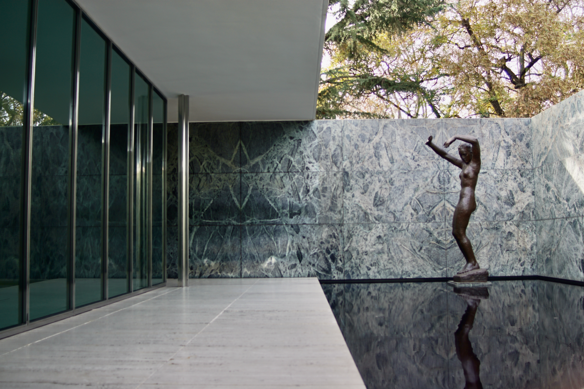 mies-van-der-rohe-pawilon-barcelona-designalive-3