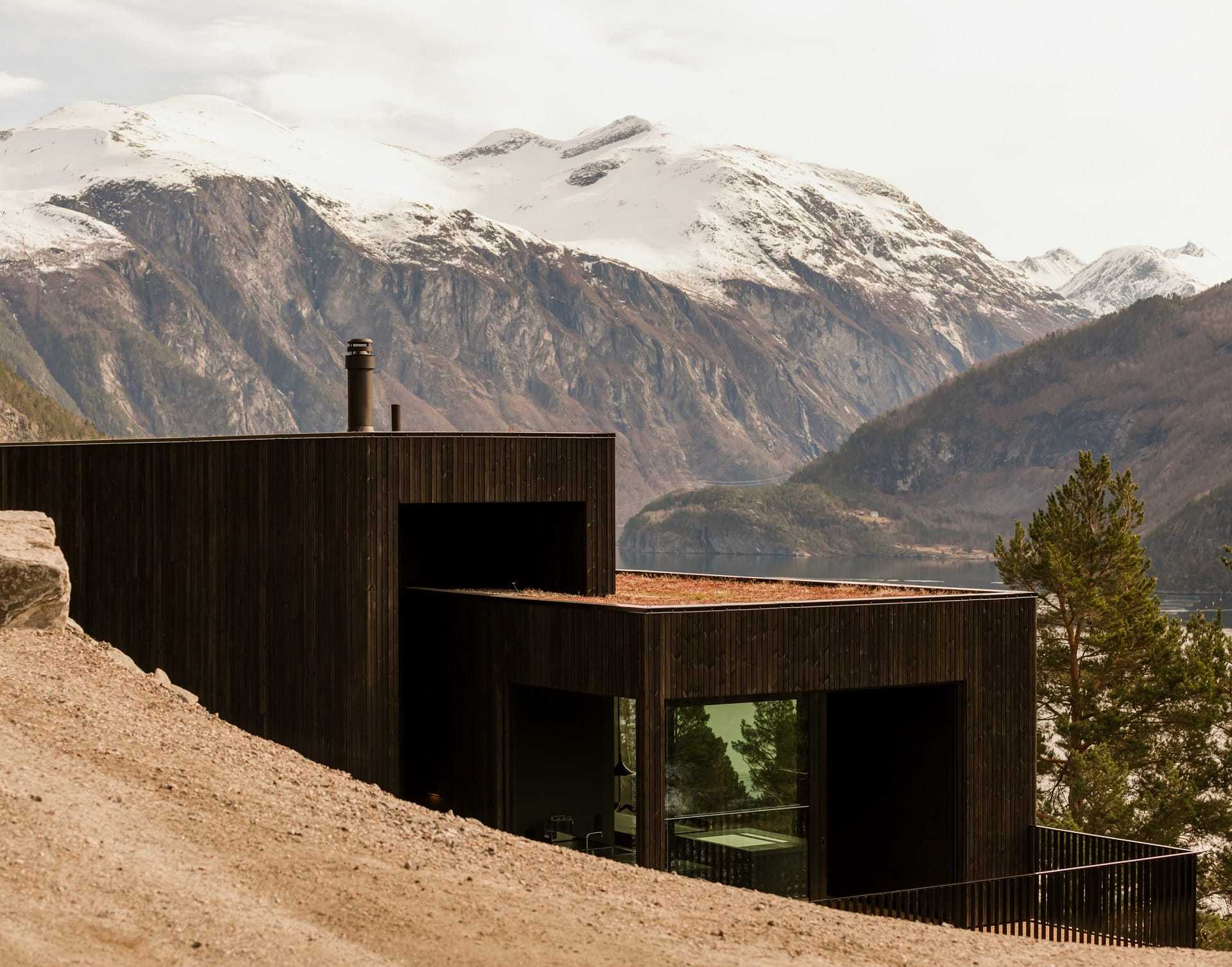 1_Office-Inainn_Holiday-Home_designalive-1