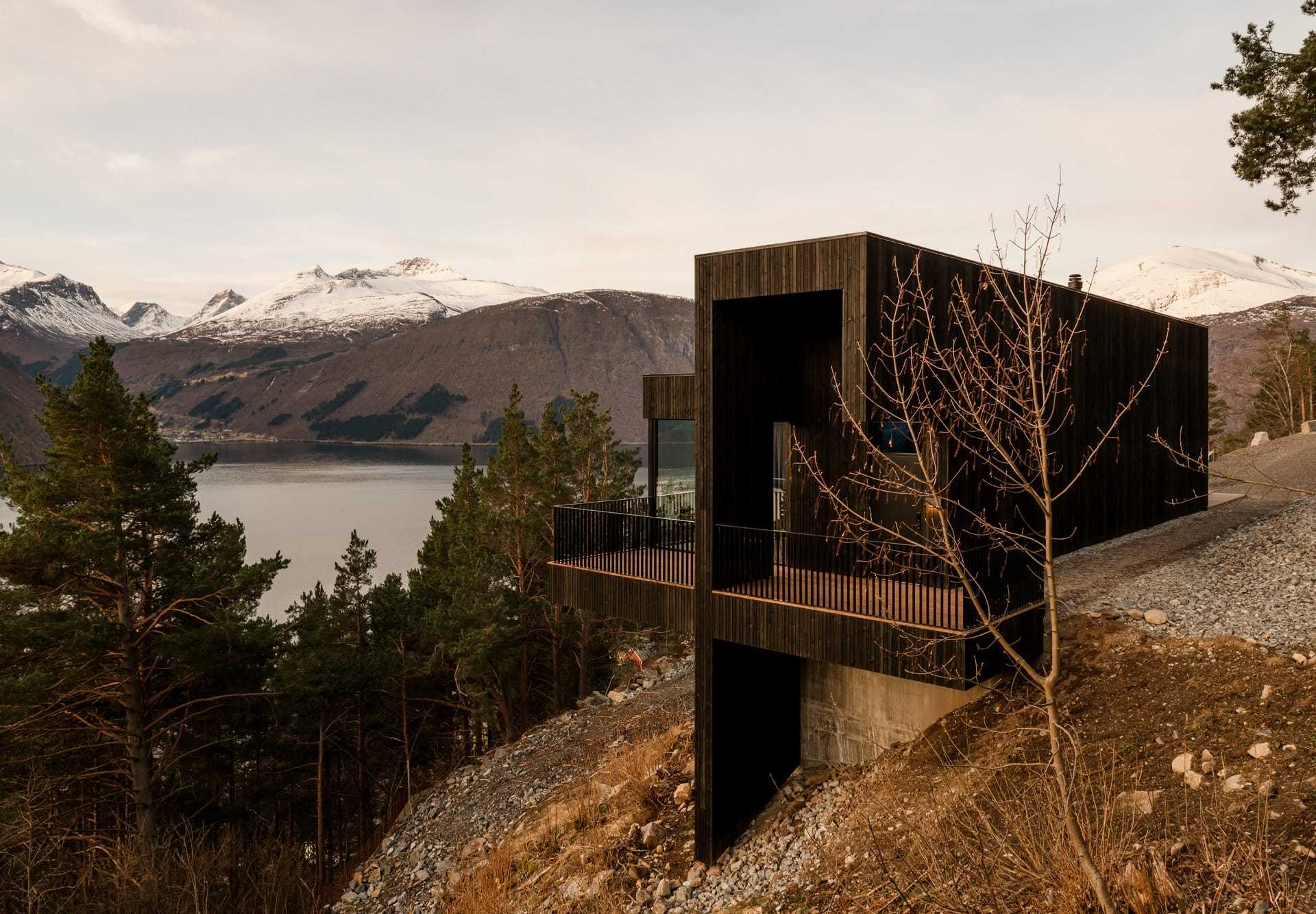 1_Office-Inainn_Holiday-Home_designalive-4