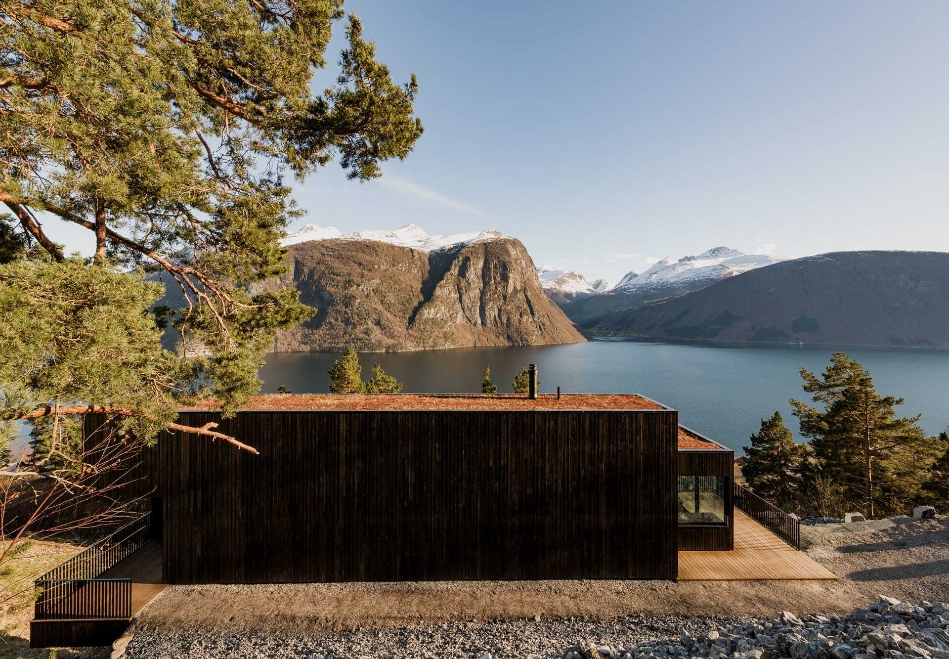 1_Office-Inainn_Holiday-Home_designalive-5