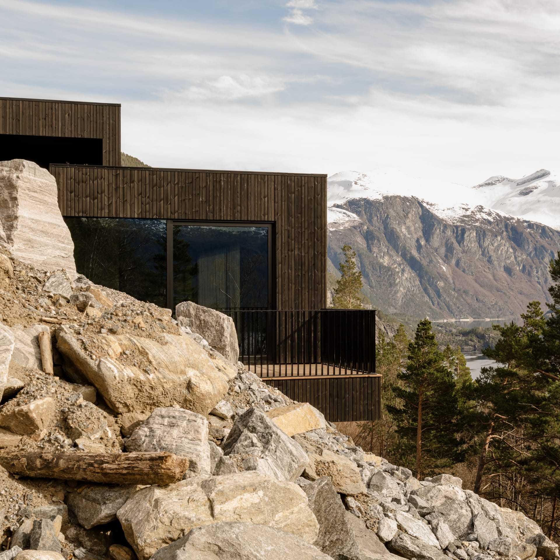 Office-Inainn_Holiday-Home_designalive-11