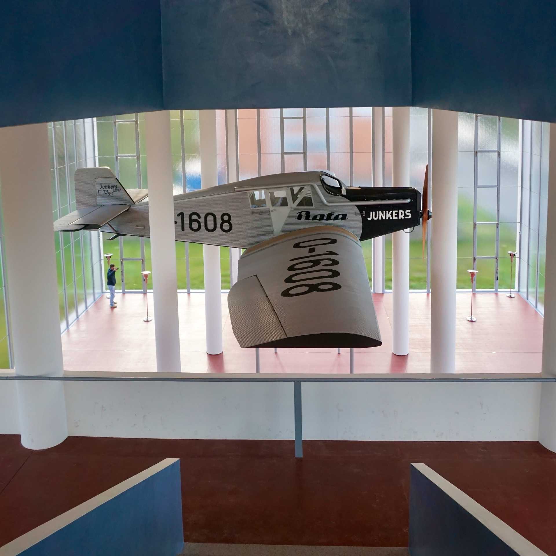 Pomnik-Tomasa-Baty_designalive-13