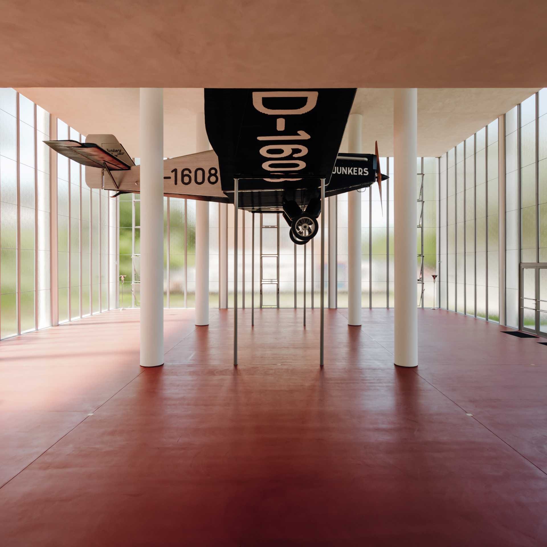 Pomnik-Tomasa-Baty_designalive-18