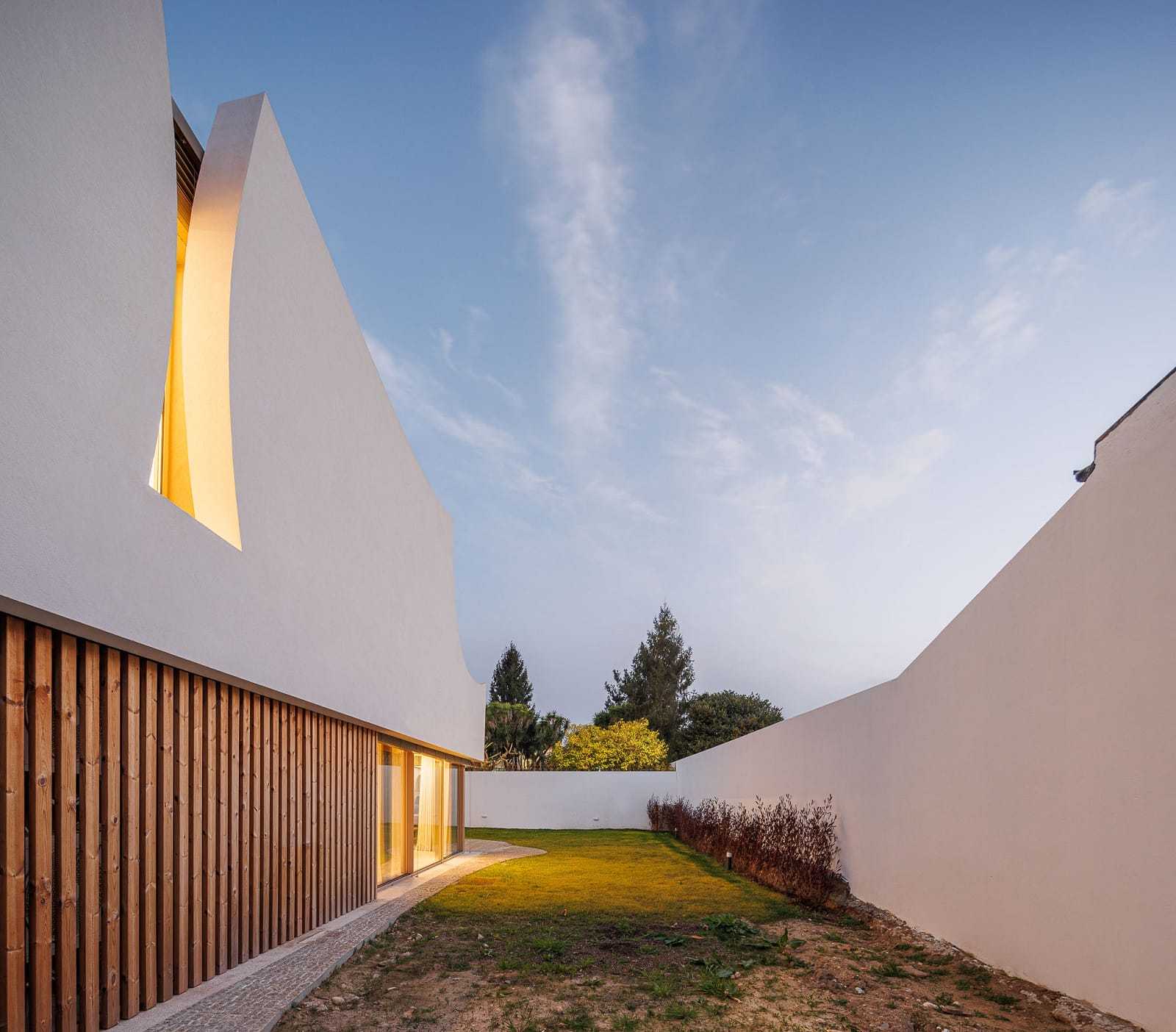 Casa Pateos de Petelas em Gondomar com Arquitectura Sandra Casinhas e fotografias de Ivo Tavares Studio