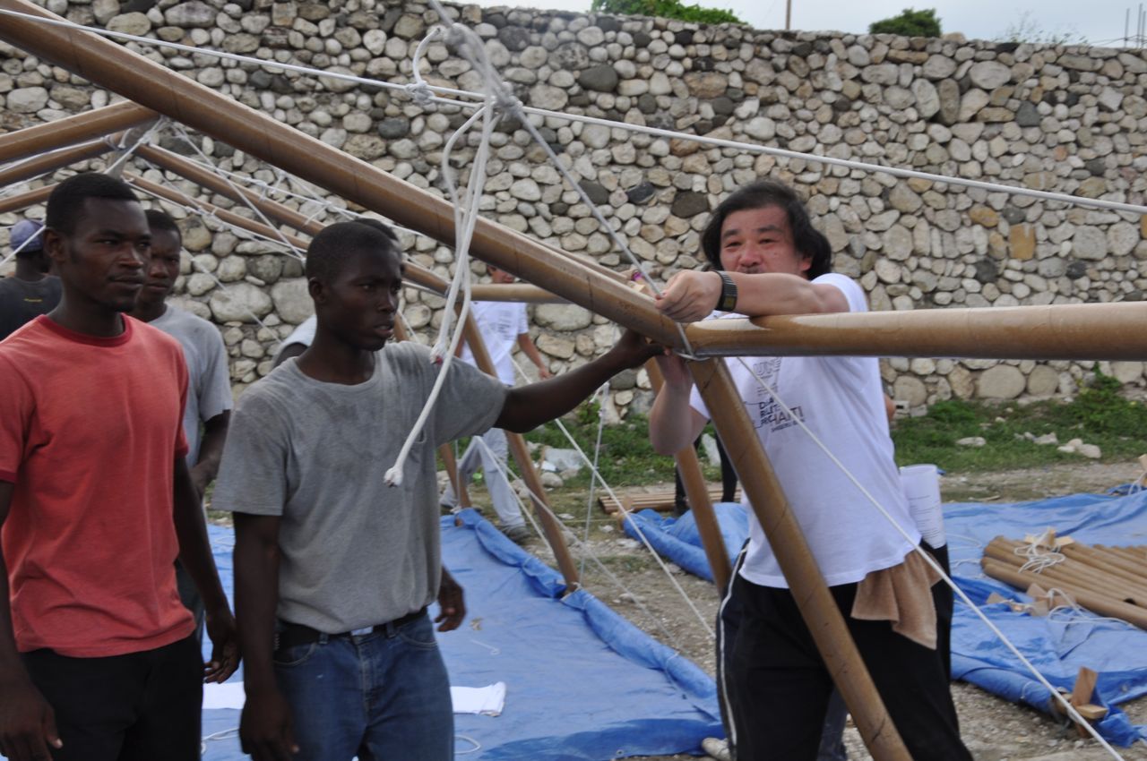 14shigeru-ban-paper-shelter-haiti-02