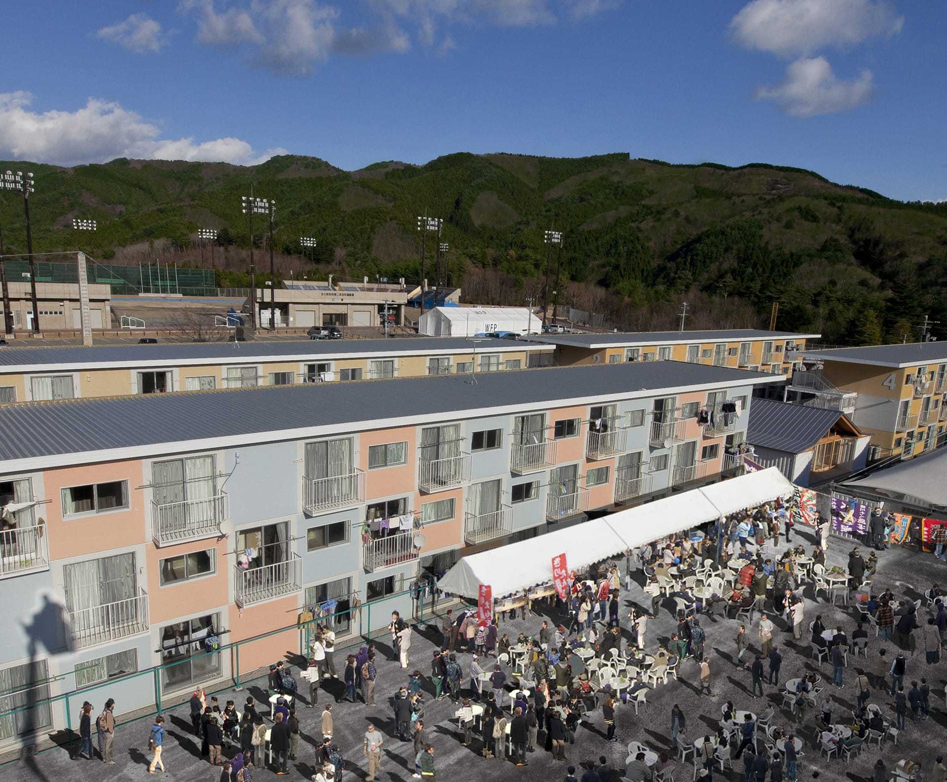 19shigeru-ban-onagawa-container-temporary-housing-01