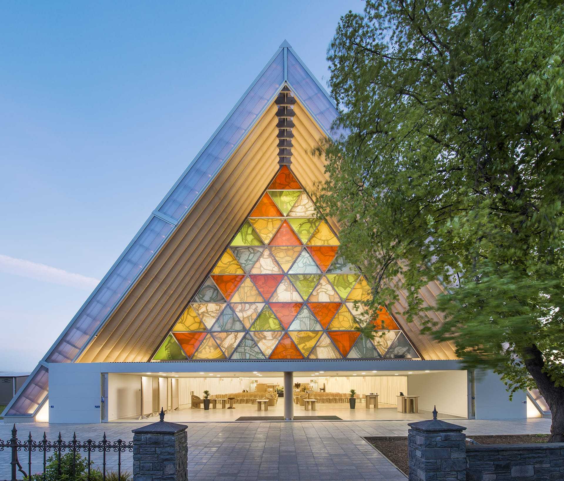 21shigeru-ban-cardboard-cathedral-01