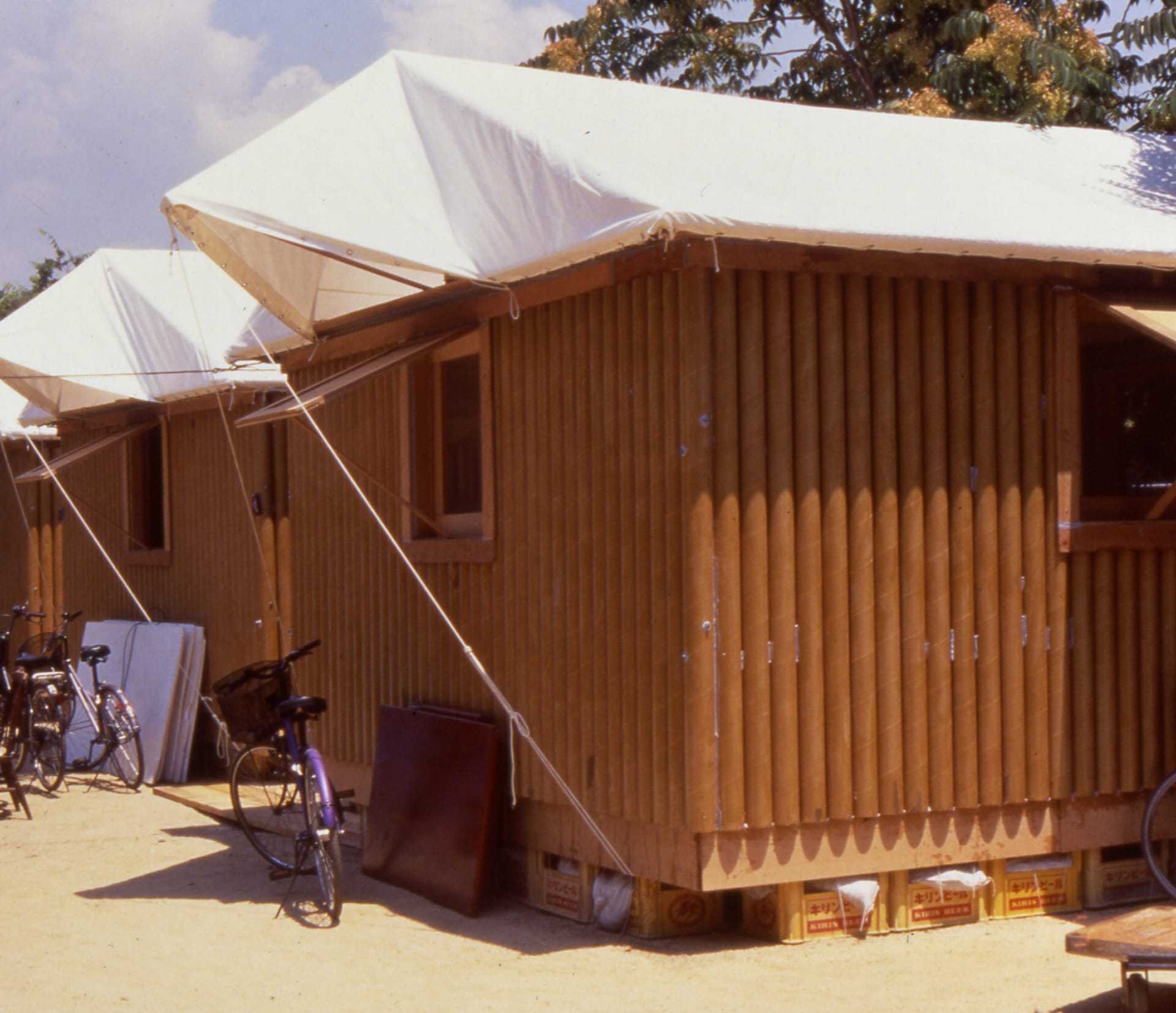 2shigeru-ban-paper-log-house-kobe-02