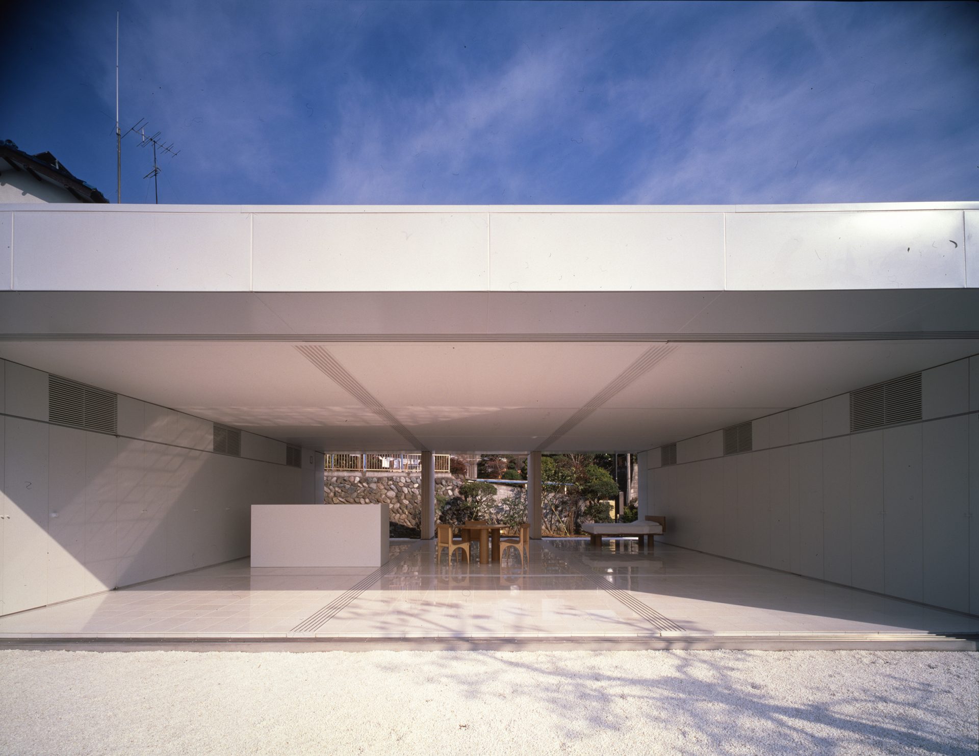 33shigeru-ban-nine-square-grid-house-01
