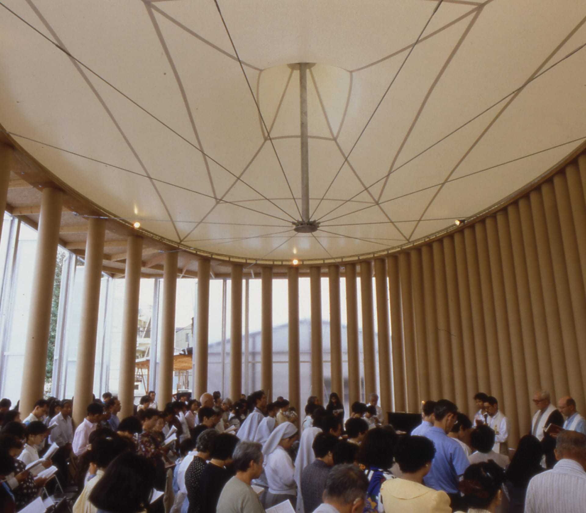 4shigeru-ban-paper-church02