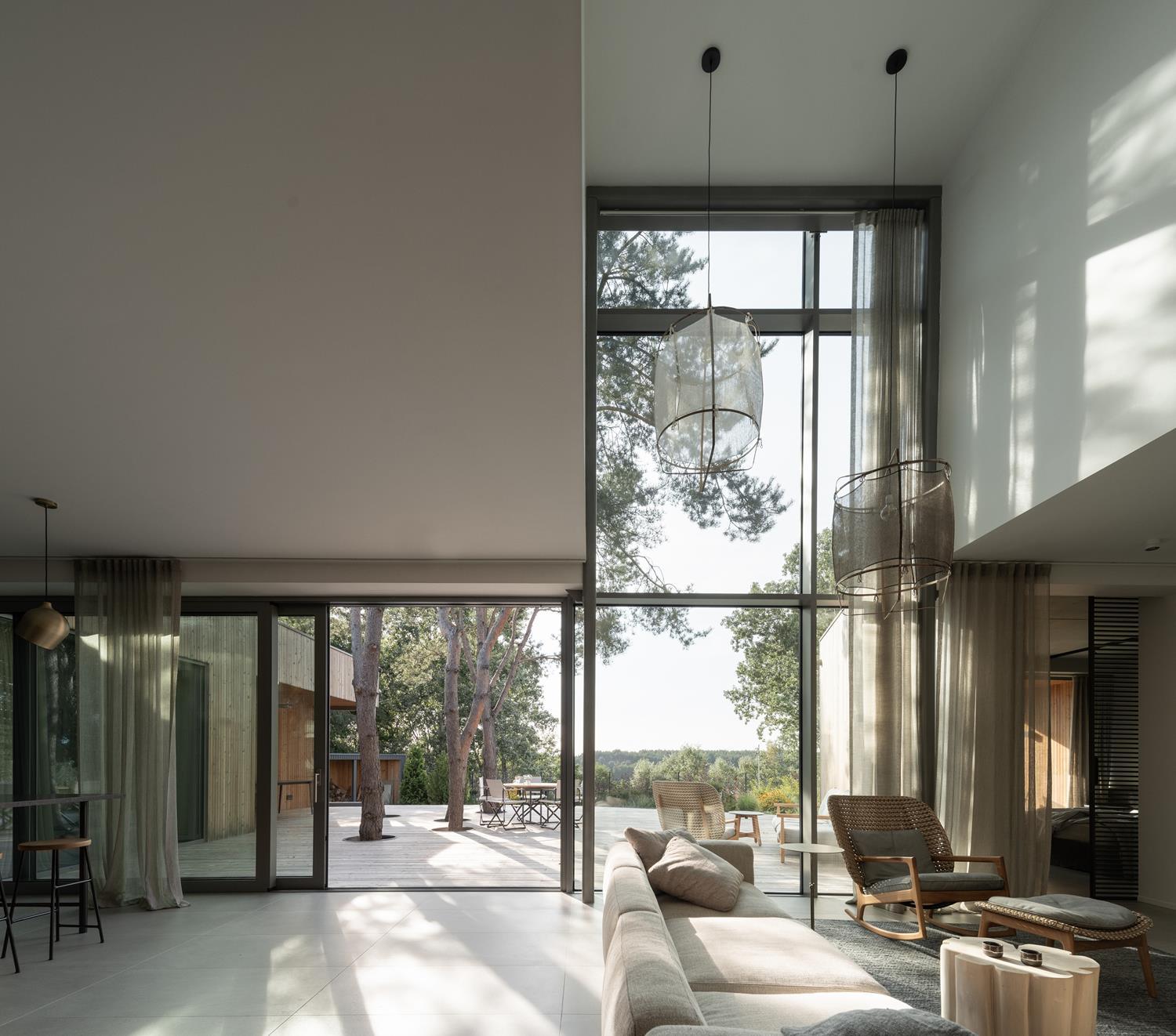 Ugo-Lake-House_designalive-1