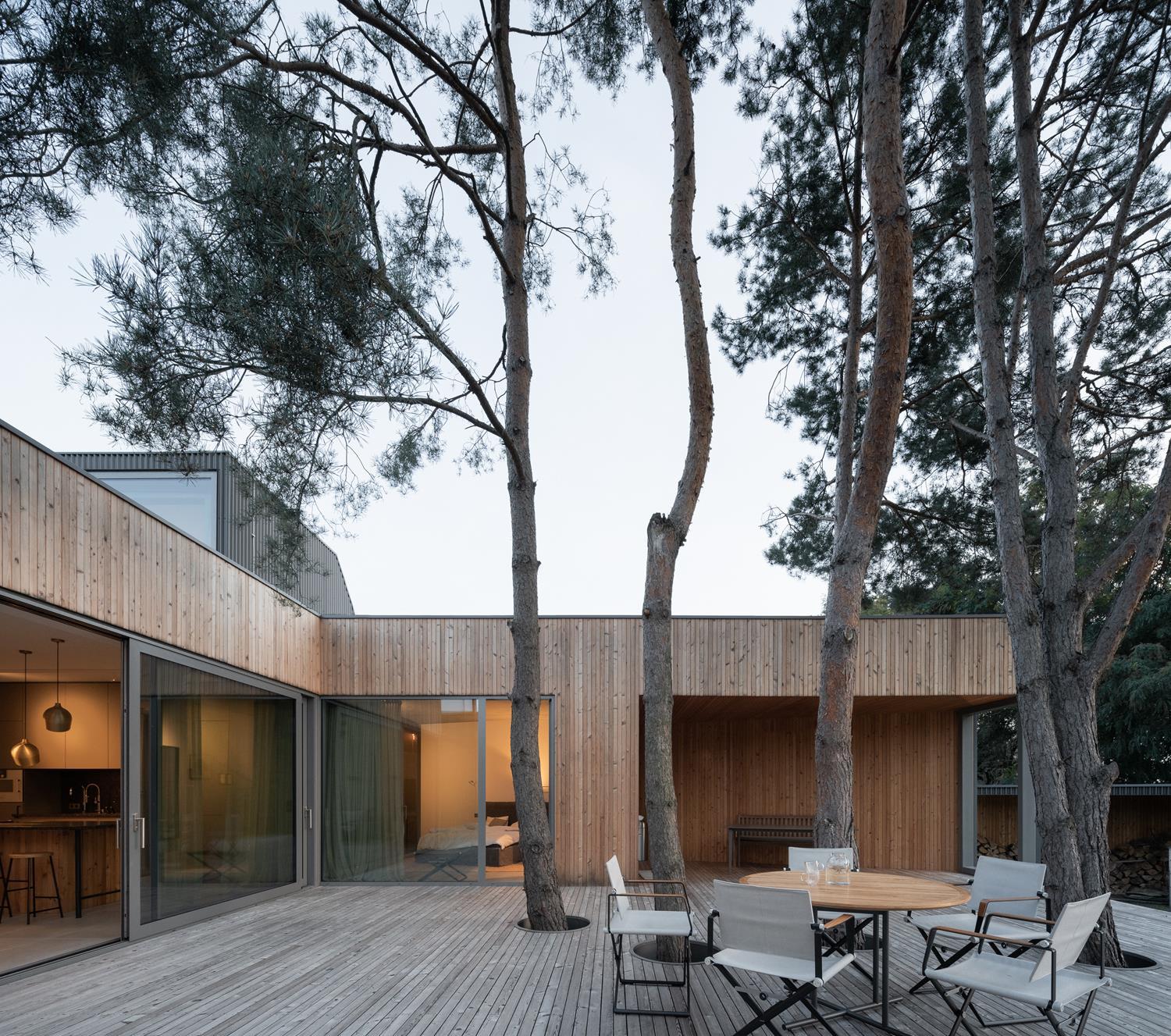 Ugo-Lake-House_designalive-9