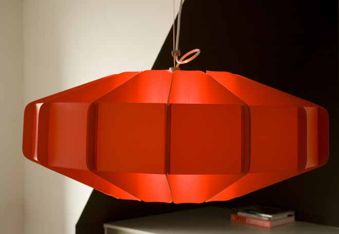 Inspiracją dla powstania tej lampy stały się klasyczne formy użytkowe z lat 60. fot. Materiały prasowe