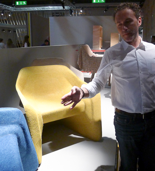 - Krzeslo to wciąż prototyp - mówi Werner Aisslinger. fot. Wojciech Trzcionka