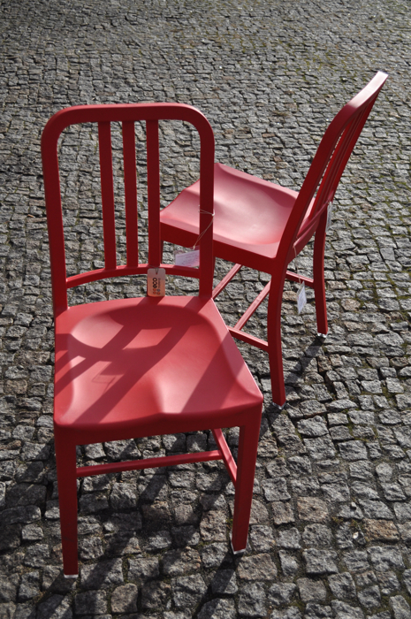Krzesło, które jest promocyjnym przedmiotem Emeco i Coca-Coli, kosztuje od 920 zł do 1500 zł. fot. Wojciech Trzcionka