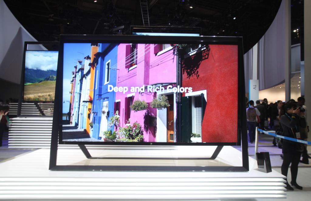 Na targach Samsung po raz pierwszy zaprezentował telewizor UHD o bardzo dużym ekranie. fot. Materiały prasowe