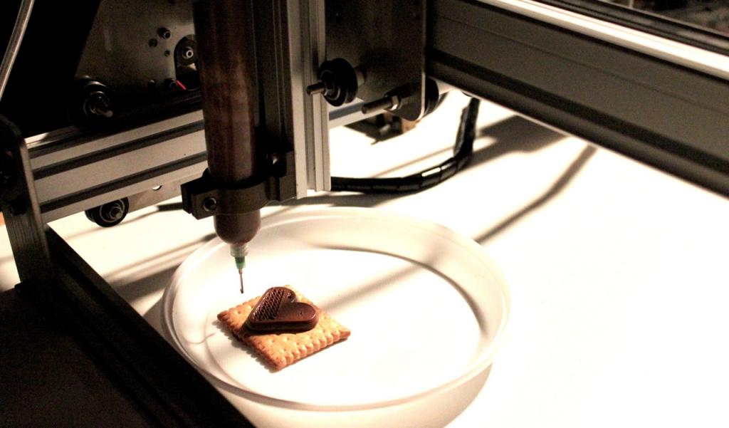 Drukarka 3D wykorzystująca czekoladę - projekt hiszpańskiej grupy Robots in Gastronomy. fot. Eliza Ziemińska