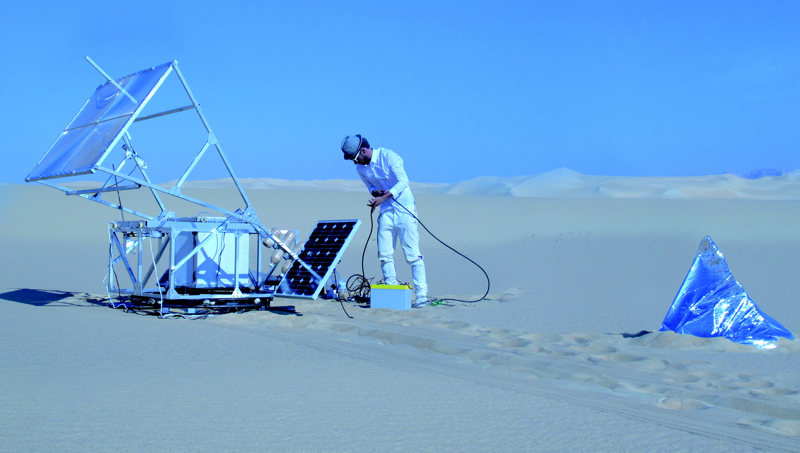 Markus Kayser, maszyna do spiekania solarnego, 2011; pustynia Sahara, Siwa, Egipt. fot. Amos Field Reid