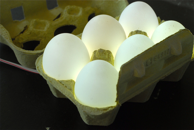 Egglight, projekt: Igor Pinigin, 2006, fot. Wojciech Trzcionka