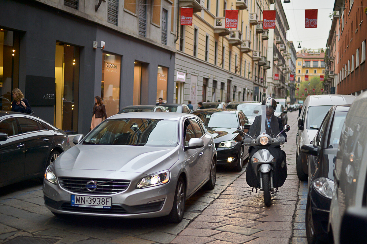Po Mediolanie poruszaliśmy się Volvo V60. Marka Volvo jest partnerem relacji 