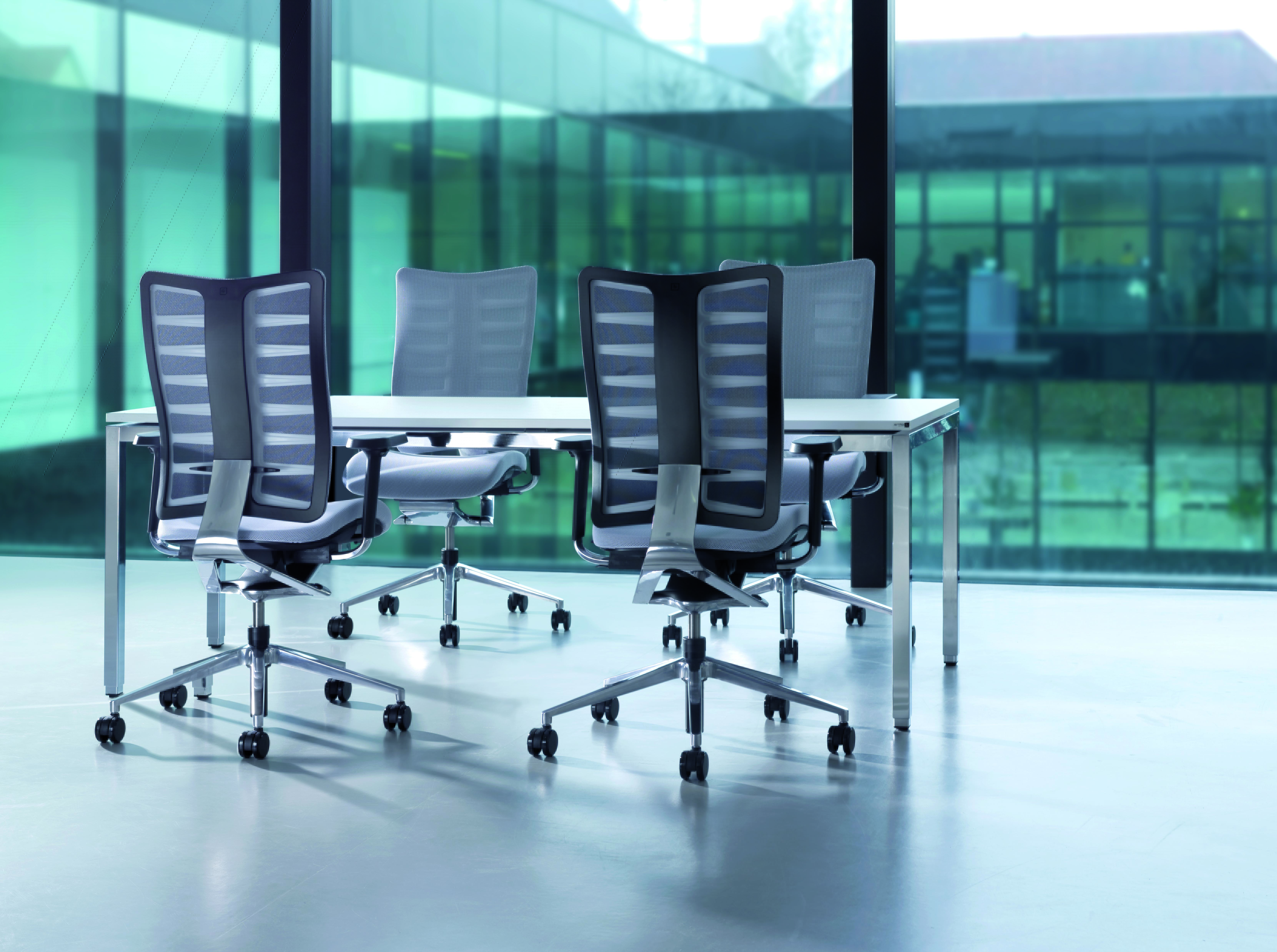 SITAGEGO to prestiżowy fotel biurowy i gabinetowy charakteryzujący się niezwykłą ergonomią dzięki konstrukcji przypominającej strukturę buta sportowego.