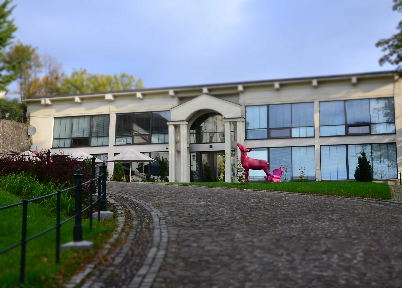 Zamek Cieszyn pierwotnie nazywał się Zamkiem Sztuki i Przedsiębiorczości. Jego symbolem jest różowy jelonek. fot. Natalia Riess-Rzeźniczek