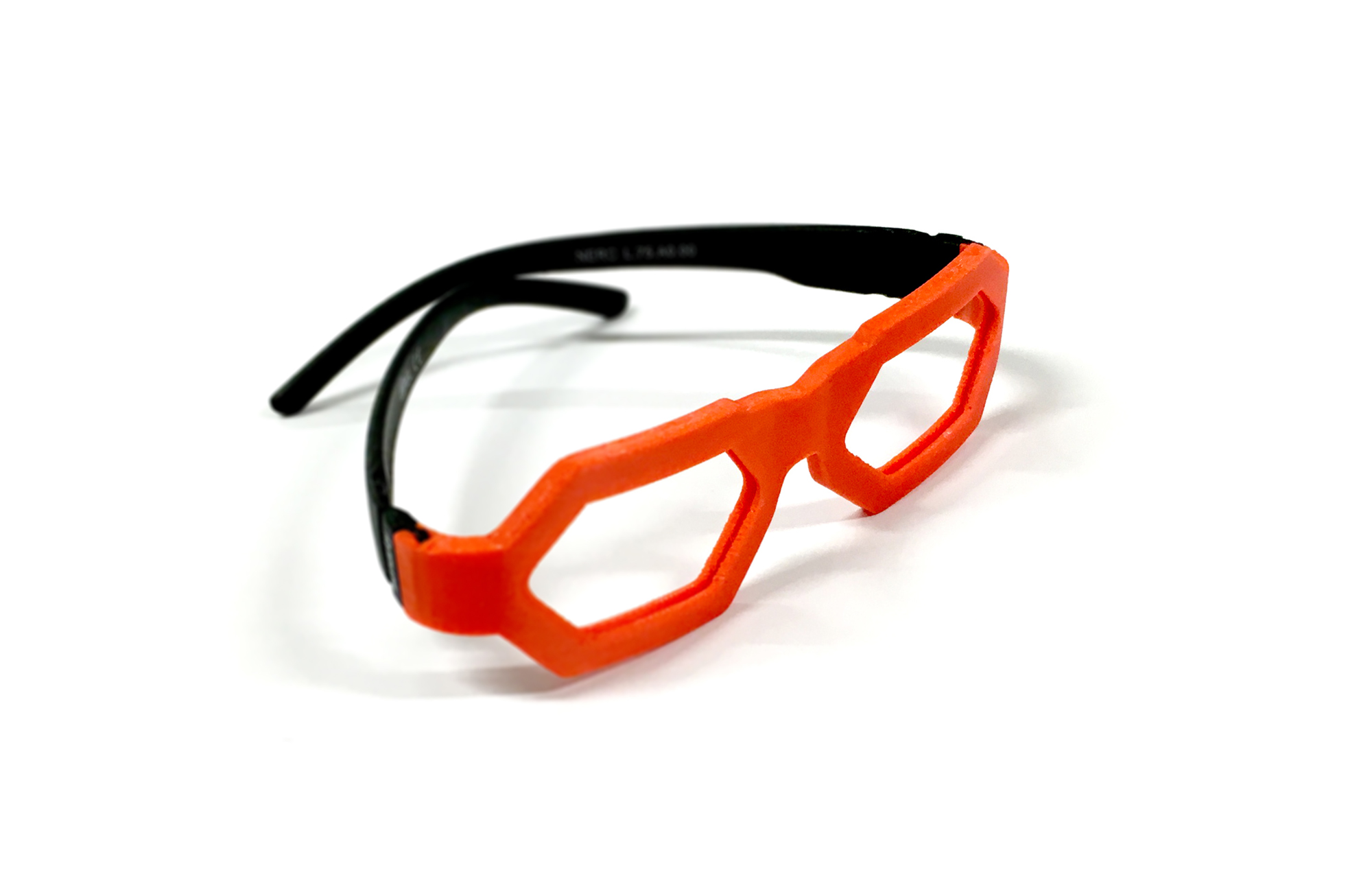 Anton Bulakh proponuje rozwiązanie, w którym oprawki okularów są współprojektowane przez dziecko, a następnie produkowane za pomocą drukarki 3D.