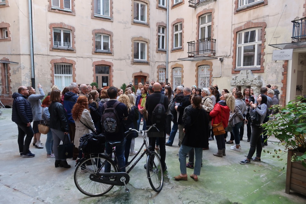 Stąpając po historii, czyli spacer po Warszawie śladami dawnych posadzek [FOTORELACJA]