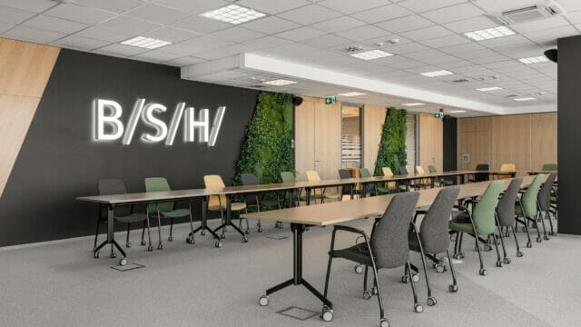 Nowa strefa konferencyjno-coworkingowa w biurze BSH w Warszawie