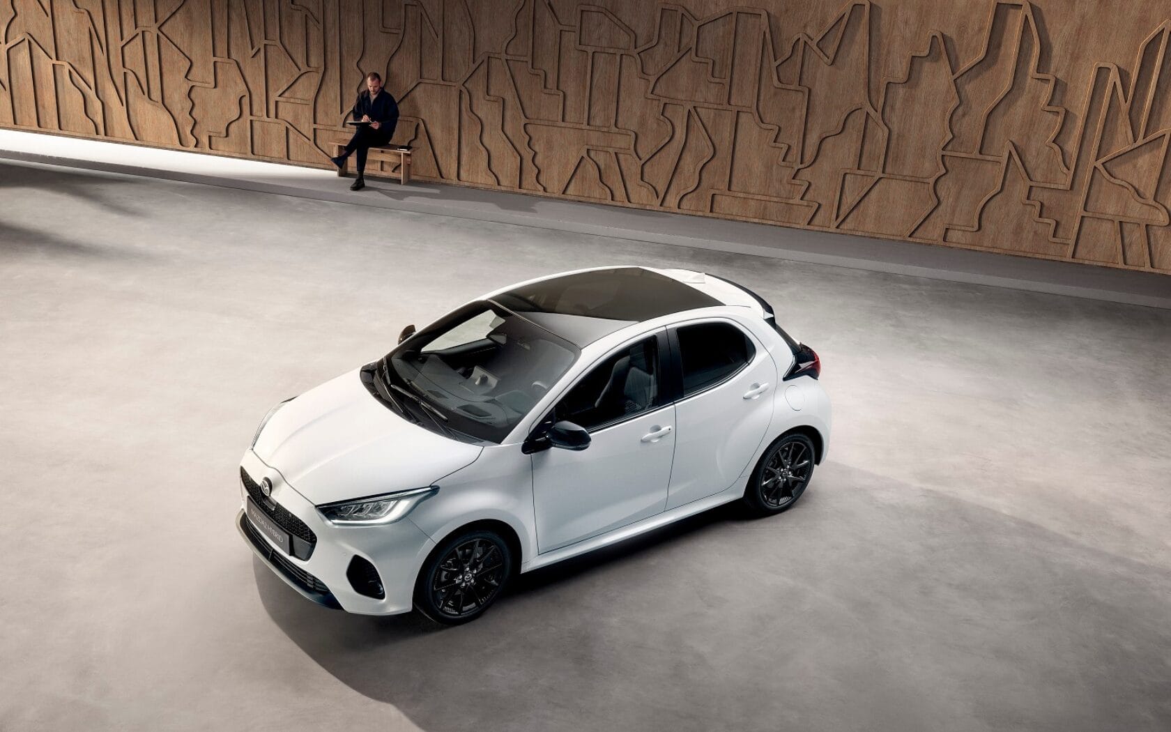 Jan Bajtlik i Mazda 2 Hybrid zmieniają oblicze miasta
