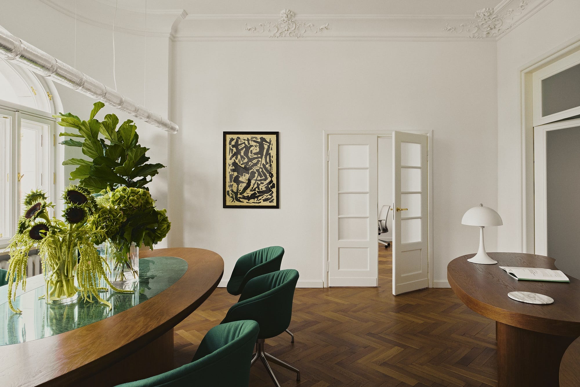 Kancelaria w zabytkowej kamienicy przy ul. Hożej w Warszawie; projekt: Ewa i Thomas Soboczyński