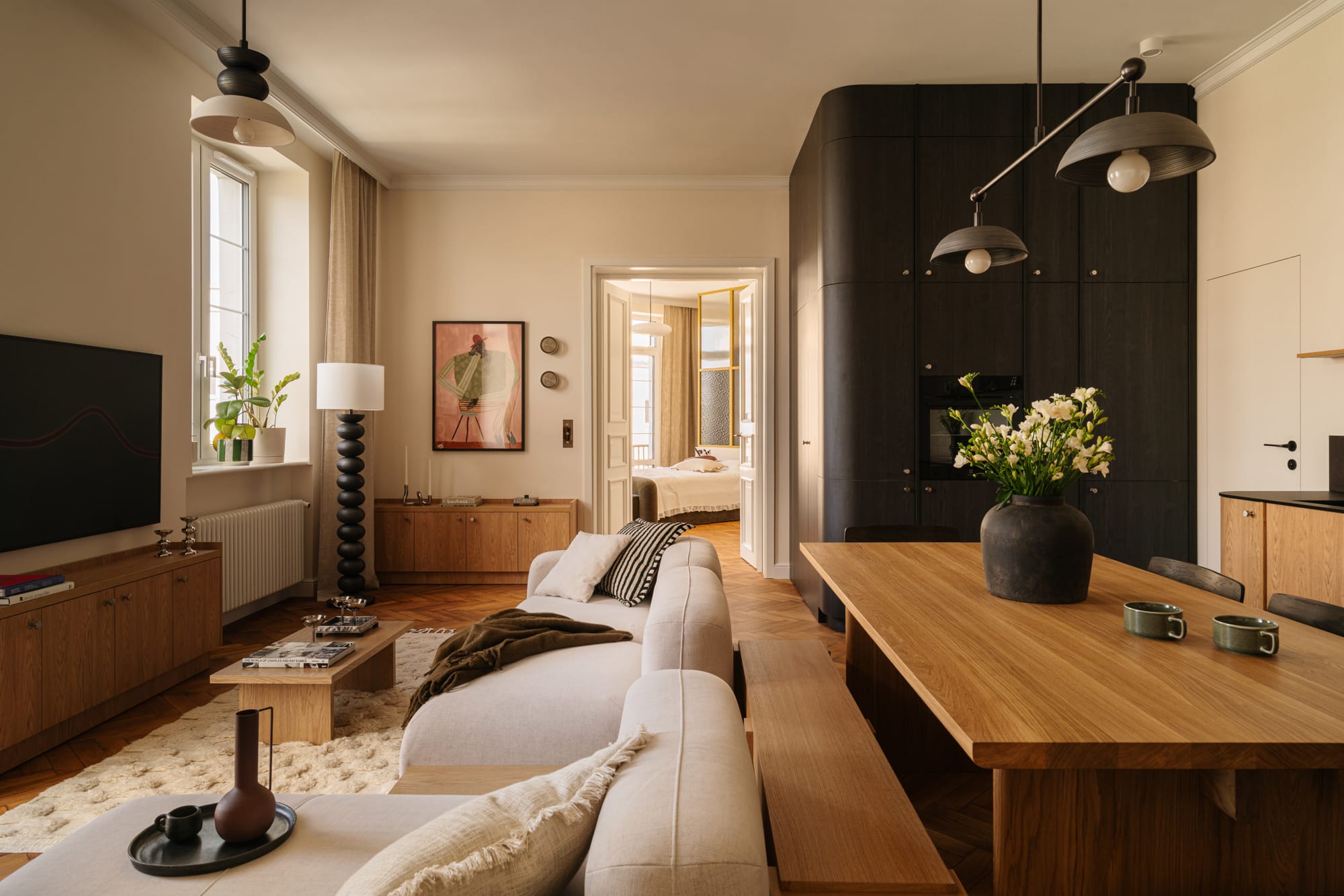 Elementy vintage we wnętrzu mieszkania w dawnej kamienicy bankowej