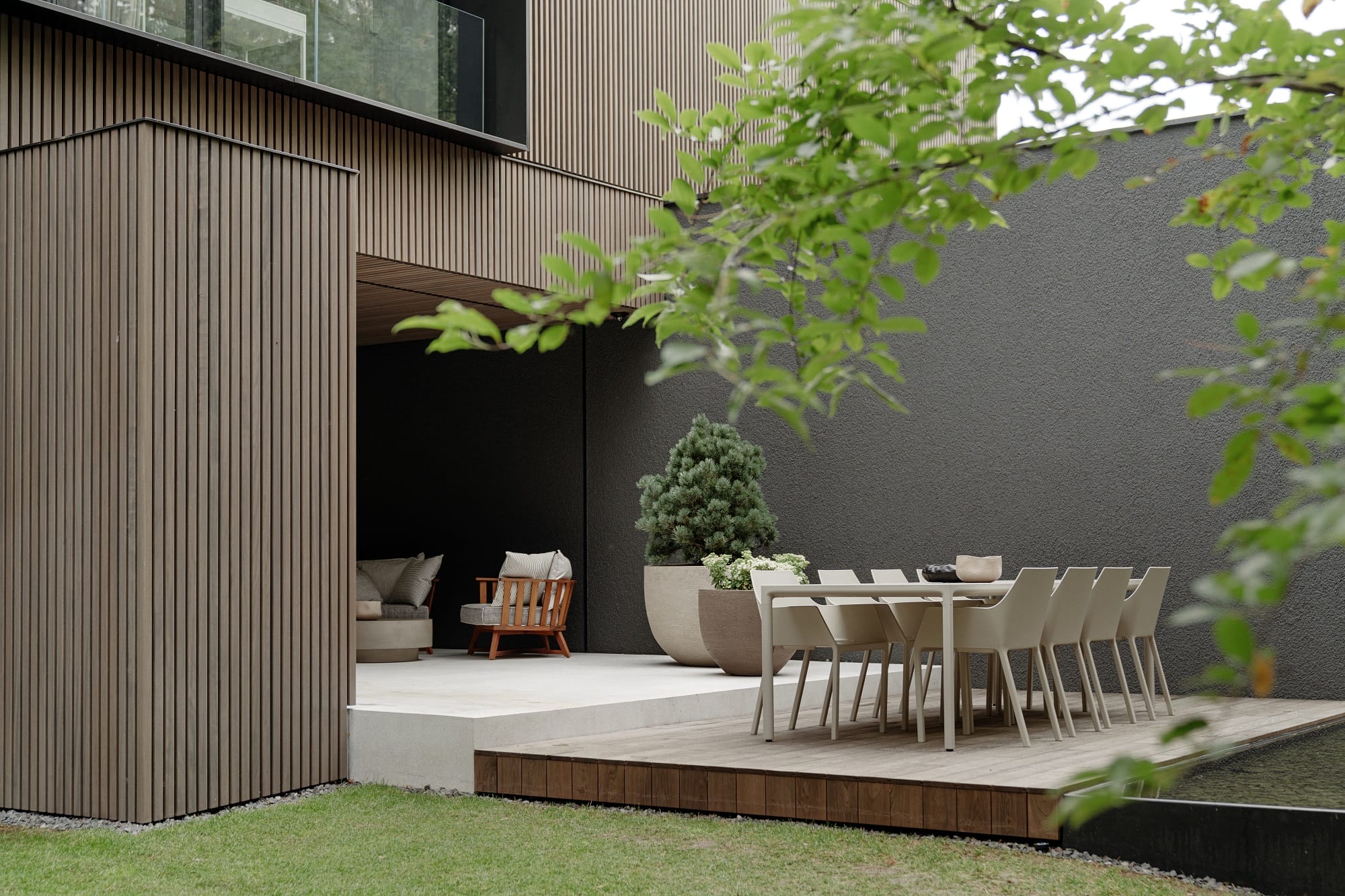 Architektura i wnętrze w dialogu z naturą – realizacja pracowni PL.architekci