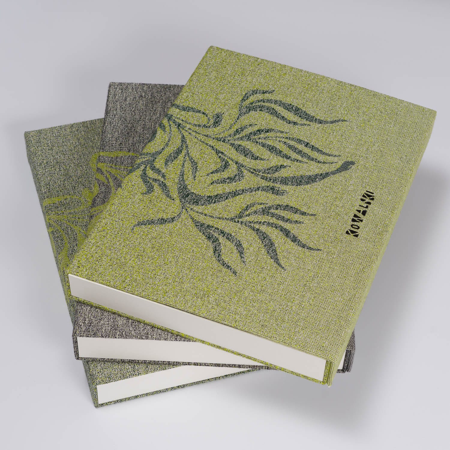 Limitowany rocznik „Kowalski” z żakardową okładką i artystycznymi pracami polskich twórców