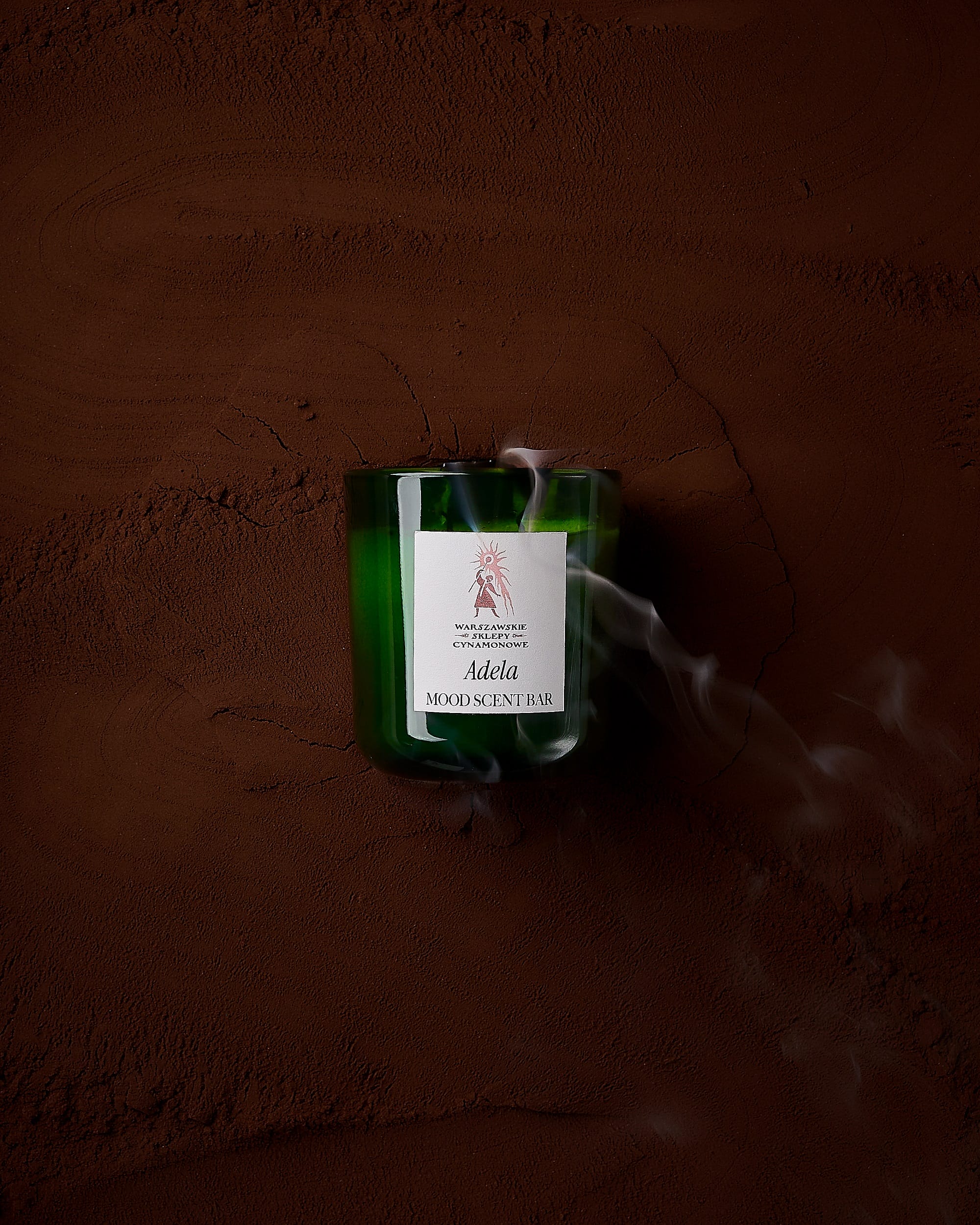 Świąteczna świeca Adela od Mood Scent Bar w szklanym naczyniu z grafiką Aleksandry Czudżak