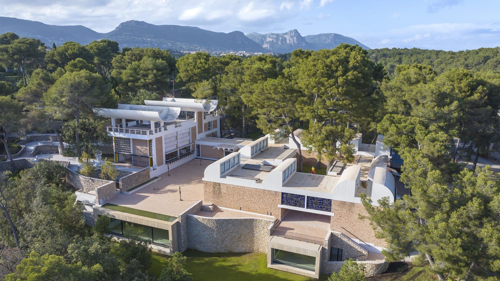 Fondation Maeght. Ogień z wodą