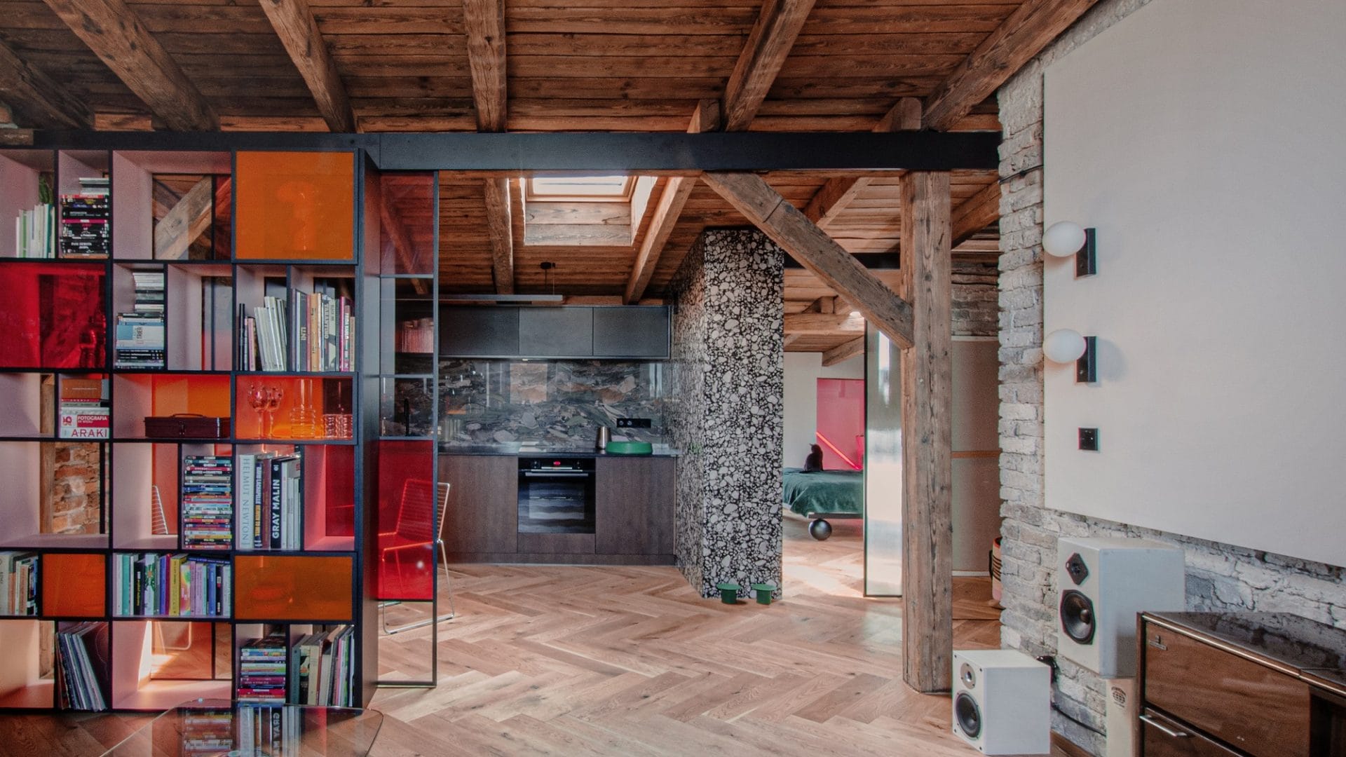 57 metrów kontrastów