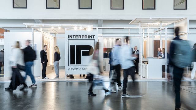 Przyszłość powierzchni tkwi w dialogu