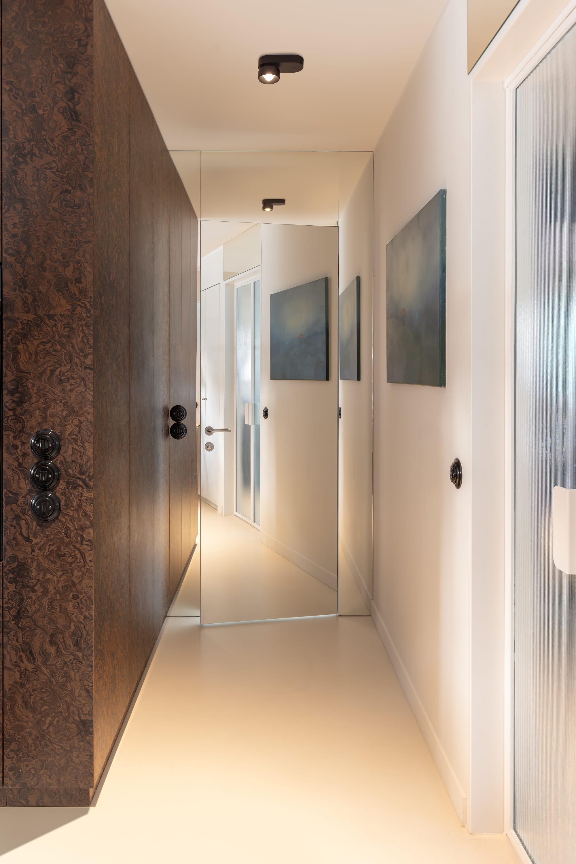 Reflektor QRLED next E z podwójnym modułem świetlnym – precyzyjne oświetlenie akcentujące – katalog AQForm 2026–2027